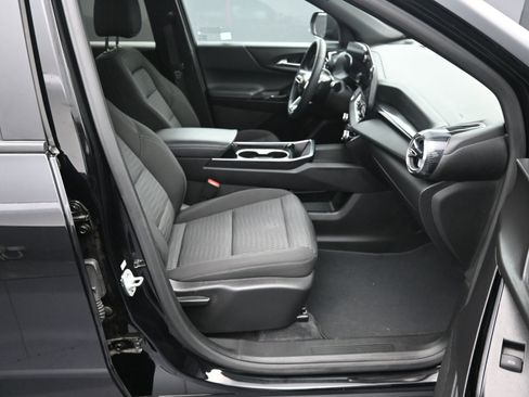 Used 2025 Chevrolet Equinox LT w/ Safety and Technology Package image 27