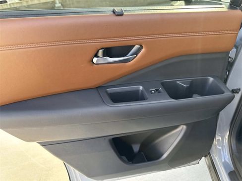 Used 2024 Nissan Pathfinder Platinum w/ Cargo Package image 9