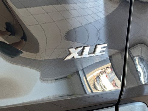 Used 2025 Toyota RAV4 XLE FWD image 27