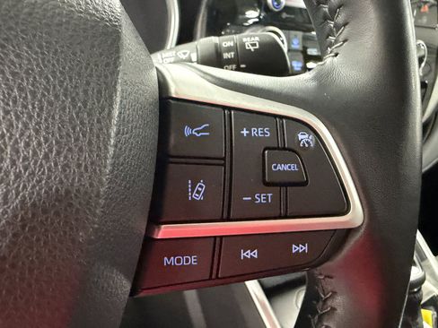 Used 2022 Toyota Highlander XLE AWD/4WD image 17