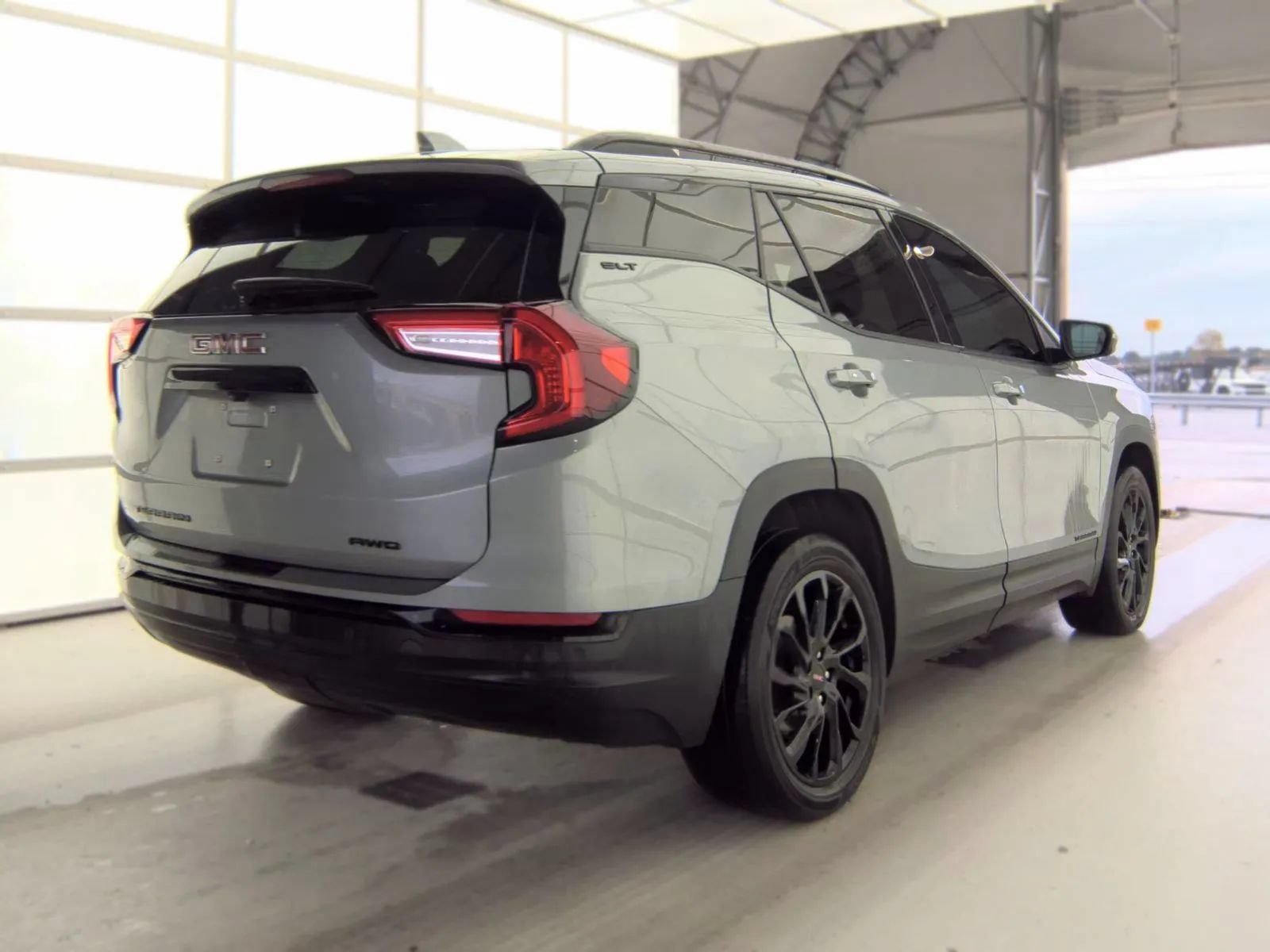 Used 2023 GMC Terrain SLT w/ Elevation Edition AWD/4WD image 5