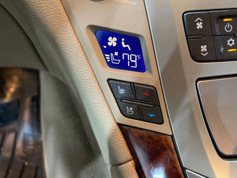 Used 2011 Cadillac CTS Premium image 40