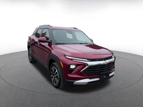 Used 2025 Chevrolet TrailBlazer LT image 3