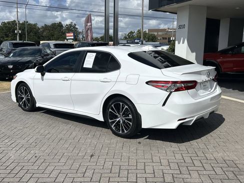 Used 2019 Toyota Camry image 4
