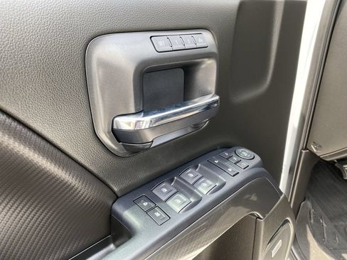 Used 2019 GMC Sierra 2500 SLT w/ Duramax Plus Package AWD/4WD image 18