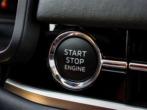 New 2025 Mitsubishi Outlander SE image 30