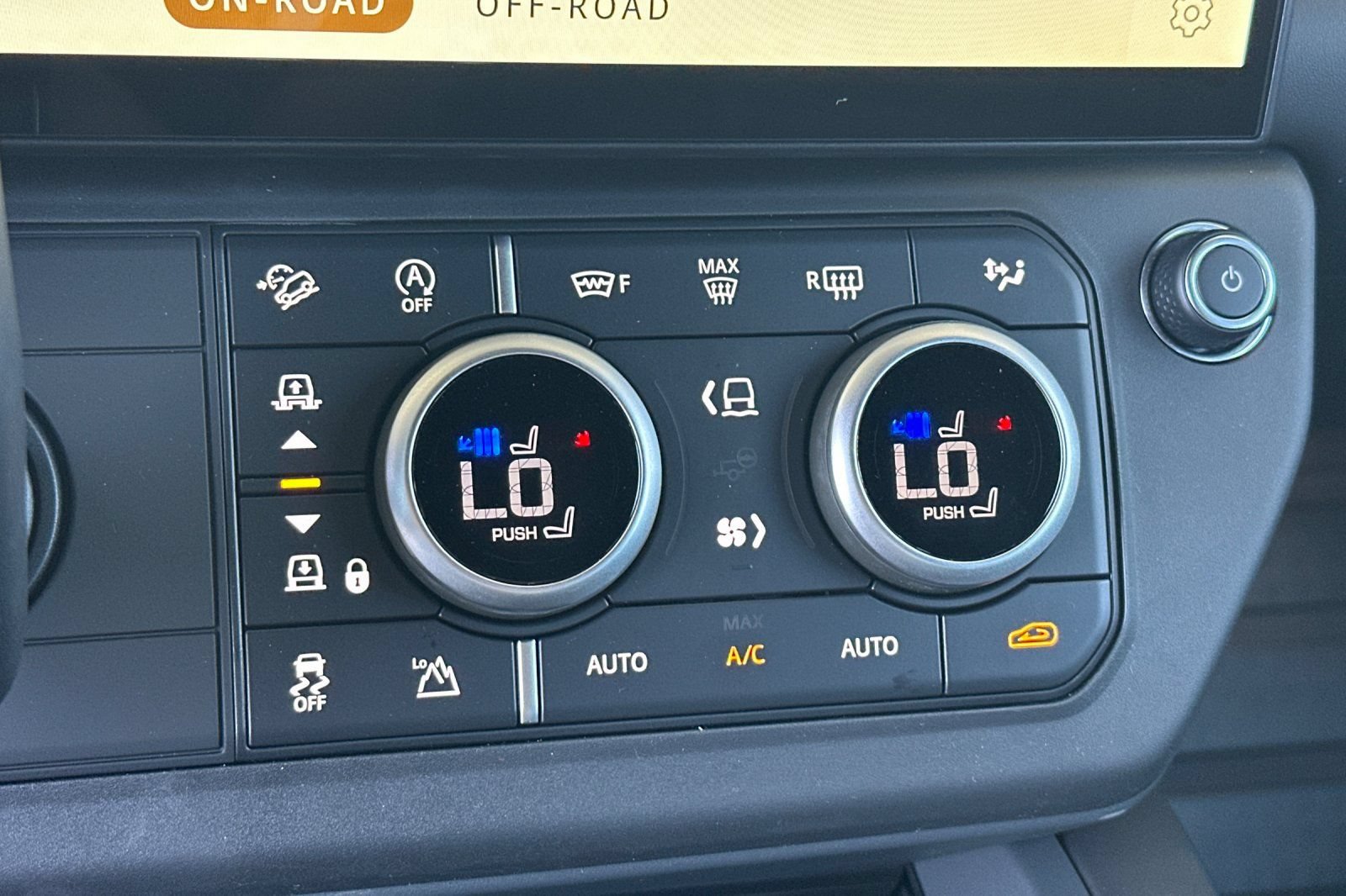 New 2026 Land Rover Defender 110 X-Dynamic SE AWD/4WD image 20