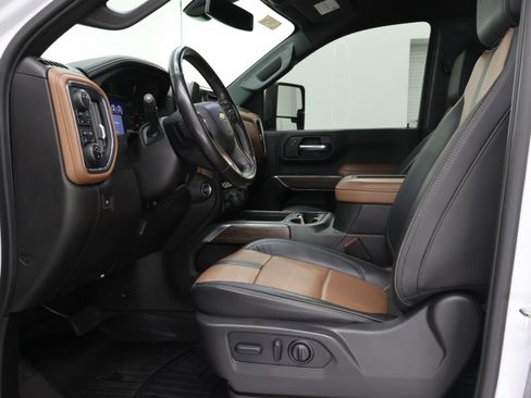 Used 2022 Chevrolet Silverado 3500 High Country w/ Safety Package II AWD/4WD image 8