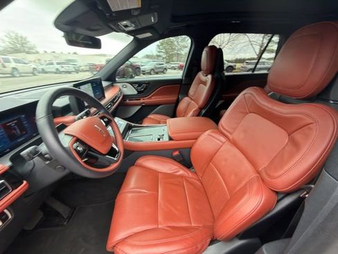 Used 2025 Lincoln Aviator Reserve w/ Equipment Group 201A image 16
