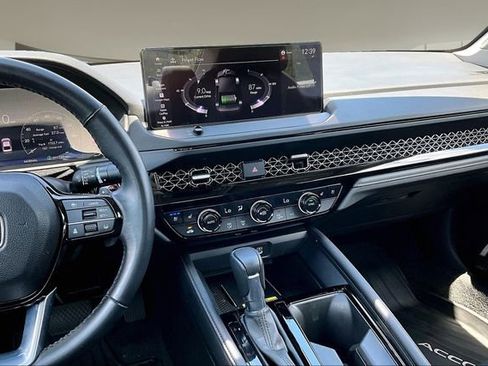 Used 2024 Honda Accord Touring image 9
