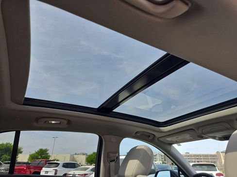 Used 2022 Cadillac XT4 Premium Luxury w/ Enhanced Visibility Package image 19