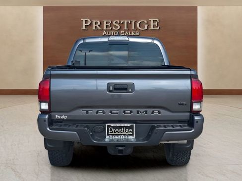 Used 2019 Toyota Tacoma TRD Sport image 9