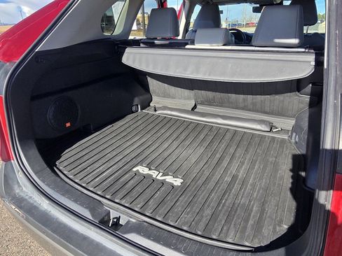 Used 2022 Toyota RAV4 Limited image 30