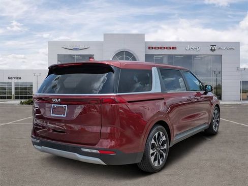 Used 2022 Kia Carnival EX FWD image 3