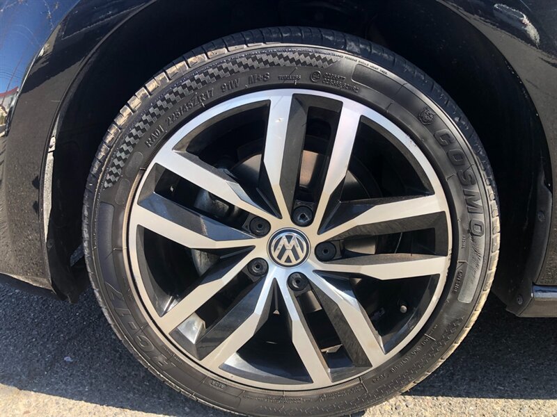 Used 2016 Volkswagen Golf Limited Edition FWD image 17