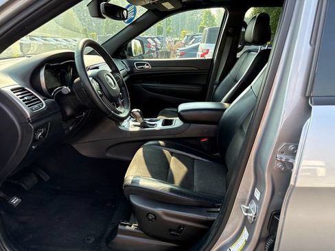 Used 2019 Jeep Grand Cherokee Altitude AWD/4WD image 15