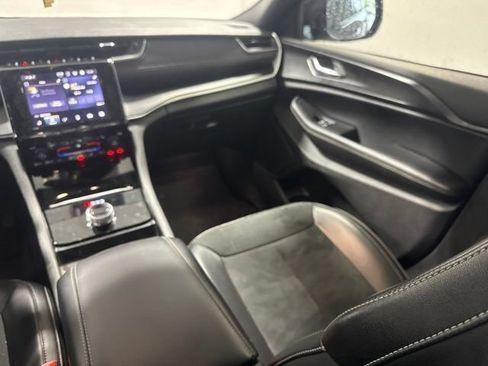 Used 2024 Jeep Grand Cherokee Altitude RWD image 20
