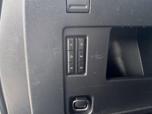 Used 2024 Ford Expedition XLT image 9