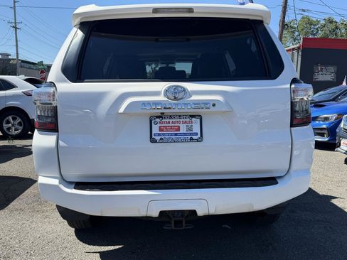 Used 2018 Toyota 4Runner SR5 Premium AWD/4WD image 9