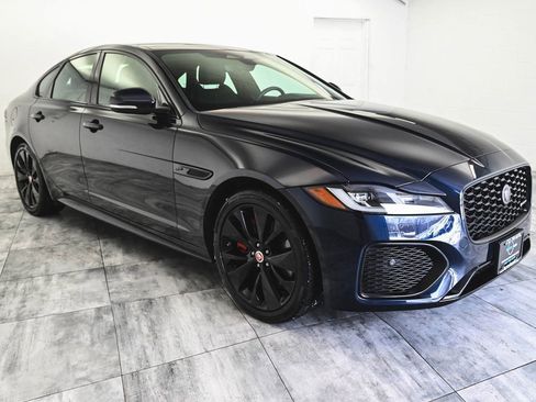 Used 2023 Jaguar XF R-Dynamic SE image 3