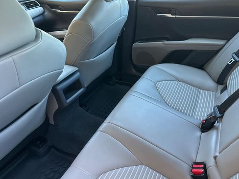 Used 2022 Toyota Camry SE w/ Convenience Package image 11