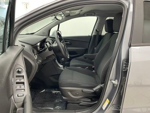 Used 2020 Chevrolet Trax LS w/ Tint and Cruise Package AWD/4WD image 9