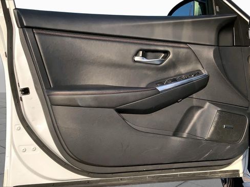 Used 2025 Nissan Sentra SR w/ SR Premium Package FWD image 22