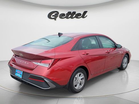 Used 2024 Hyundai Elantra SE FWD image 5