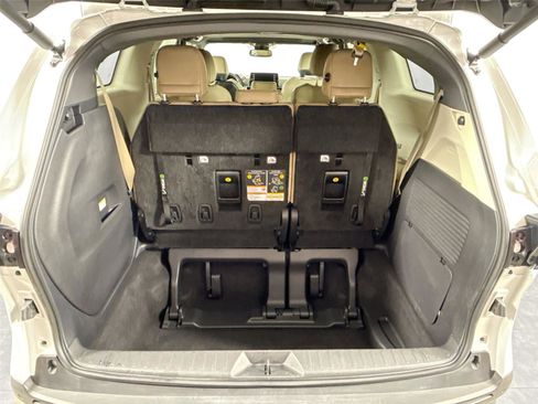 Certified 2023 Toyota Sienna XLE image 38