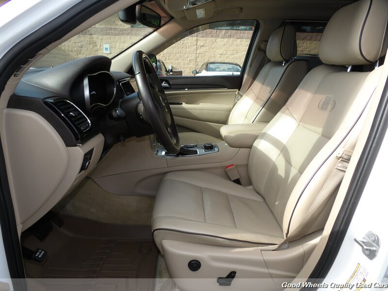 Used 2019 Jeep Grand Cherokee Overland AWD/4WD image 11