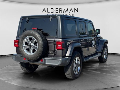 Used 2018 Jeep Wrangler Unlimited Sahara w/ Dual Top Group AWD/4WD image 5
