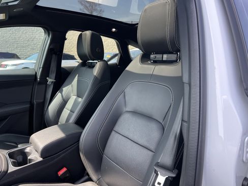 Used 2024 Jaguar E-PACE R-Dynamic SE image 17