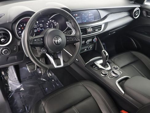 Used 2022 Alfa Romeo Stelvio Sprint image 2