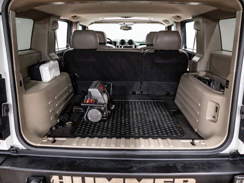 Used 2003 HUMMER H2 w/ Preferred Equipment Group image 12