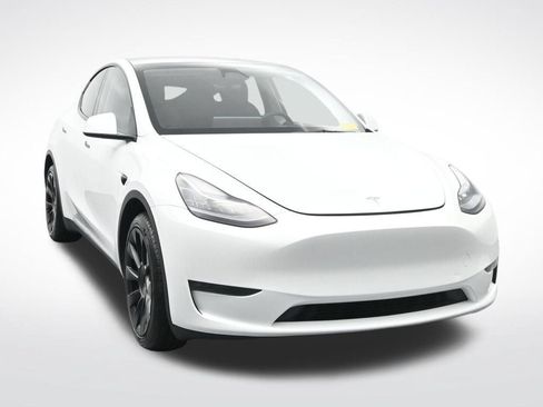 Used 2023 Tesla Model Y Long Range AWD/4WD image 3