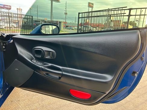 Used 2002 Chevrolet Corvette Coupe w/ Preferred Equipment Group2 image 17