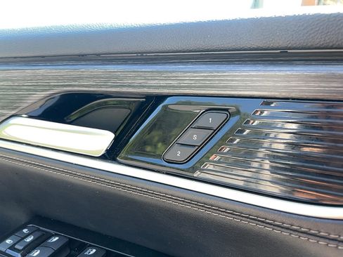 Used 2024 Jeep Wagoneer L Series II w/ Flexible Seating Group AWD/4WD image 12