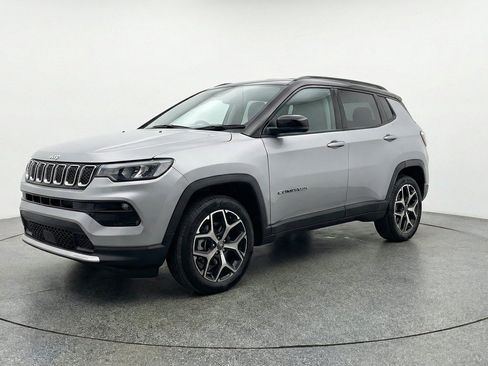Used 2025 Jeep Compass Limited AWD/4WD image 3