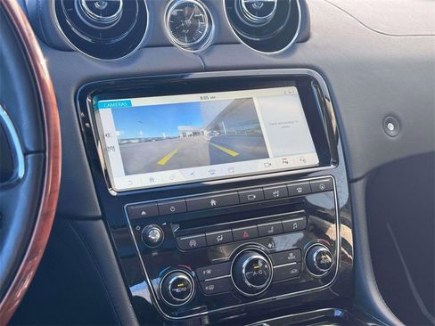 Used 2019 Jaguar XJ R-Sport image 16