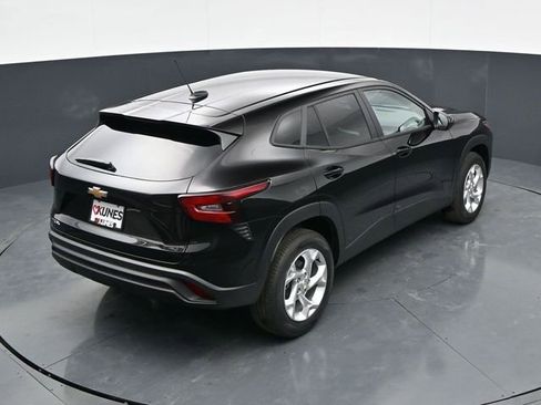 New 2026 Chevrolet Trax LS w/ LS Convenience Package FWD image 24