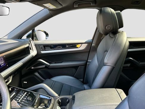 Certified 2024 Porsche Cayenne Coupe AWD/4WD image 26