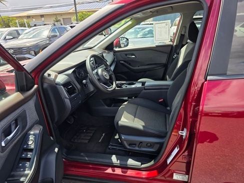 Used 2023 Nissan Rogue SV FWD image 9