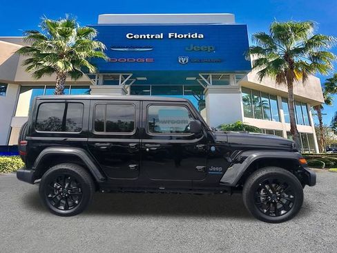 Certified 2025 Jeep Wrangler Unlimited Sahara w/ Safety Group image 4