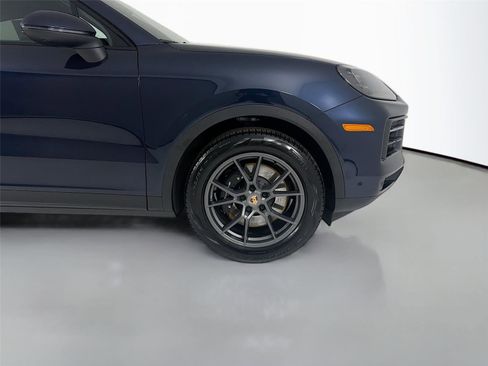 Used 2025 Porsche Cayenne Coupe AWD/4WD image 28