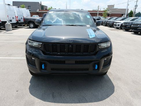 Used 2024 Jeep Grand Cherokee Trailhawk w/ Luxury Tech Group III image 13