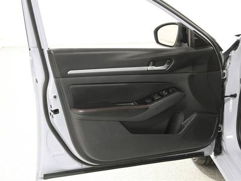 Used 2024 Nissan Altima 2.5 SR FWD image 4