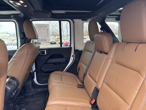 Used 2020 Jeep Wrangler Unlimited Sahara image 14
