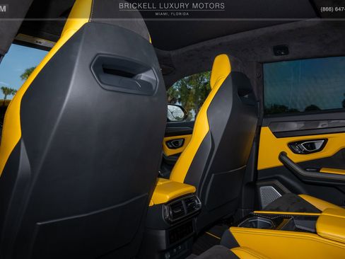 Used 2022 Lamborghini Urus AWD/4WD image 19