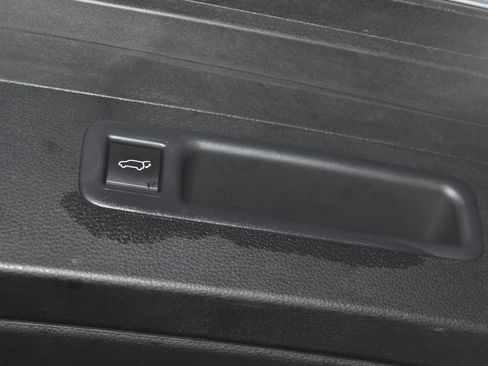 Used 2024 Toyota Highlander AWD image 34