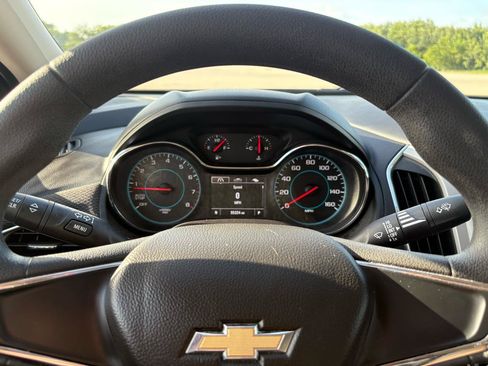 Used 2017 Chevrolet Cruze LS FWD image 48